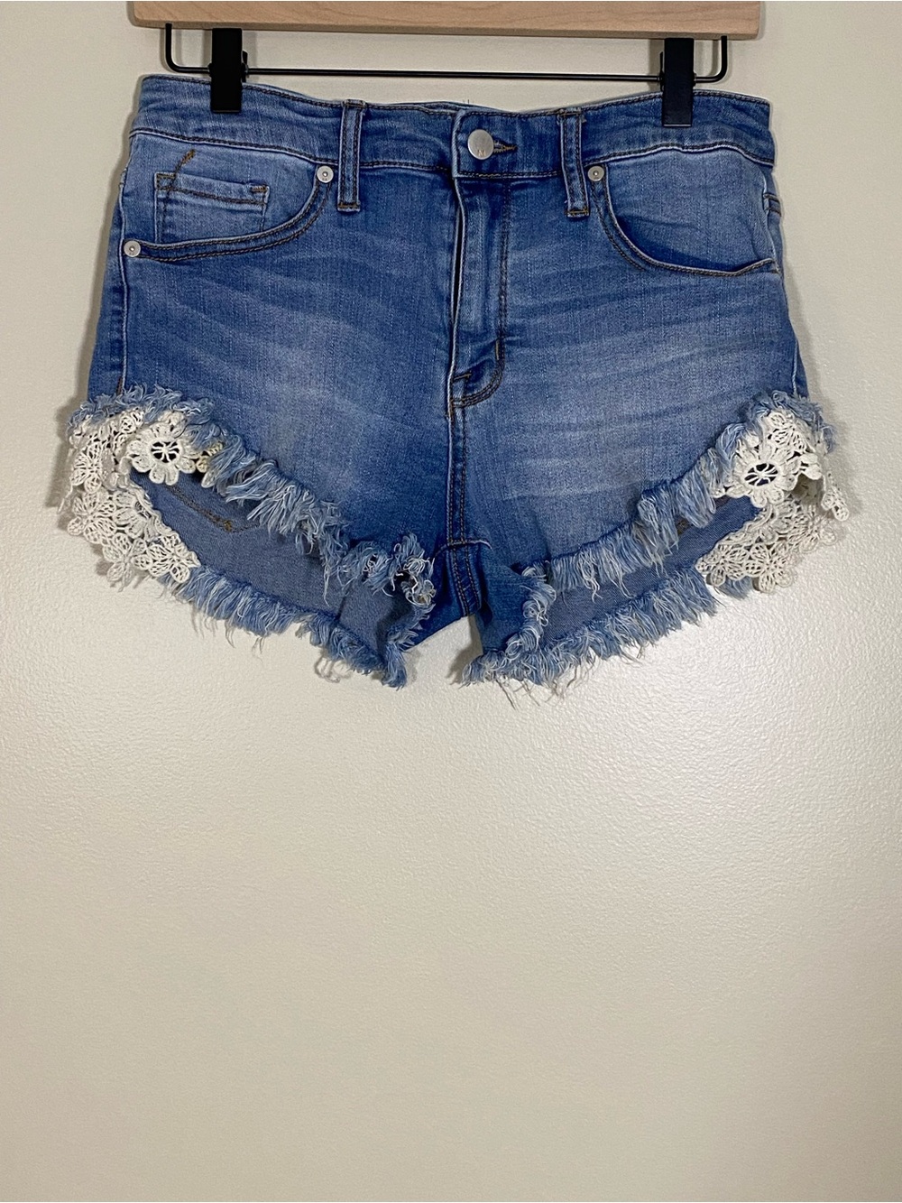 Mossimo Boho Chic High Rise Crochet Sides Fringe Denim Cutoff Jean Shorts Size 8